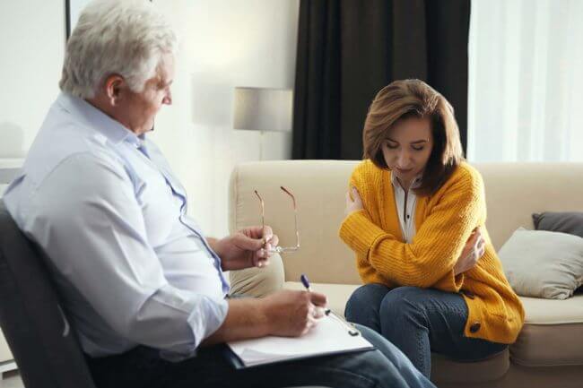 therapeutic-modalities Doctor Using Therapeutic Modality To Treat Mental Health