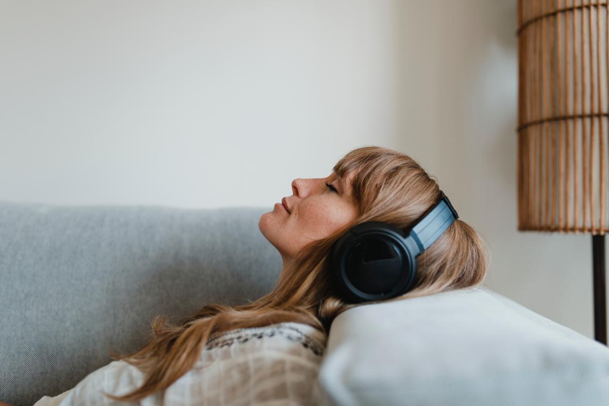 women listening to music in recovery