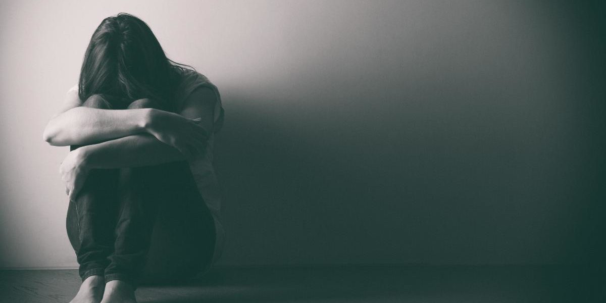 The Signs of Cocaine Addiction to Look Out For women isolated and identifying the signs of cocaine addiction